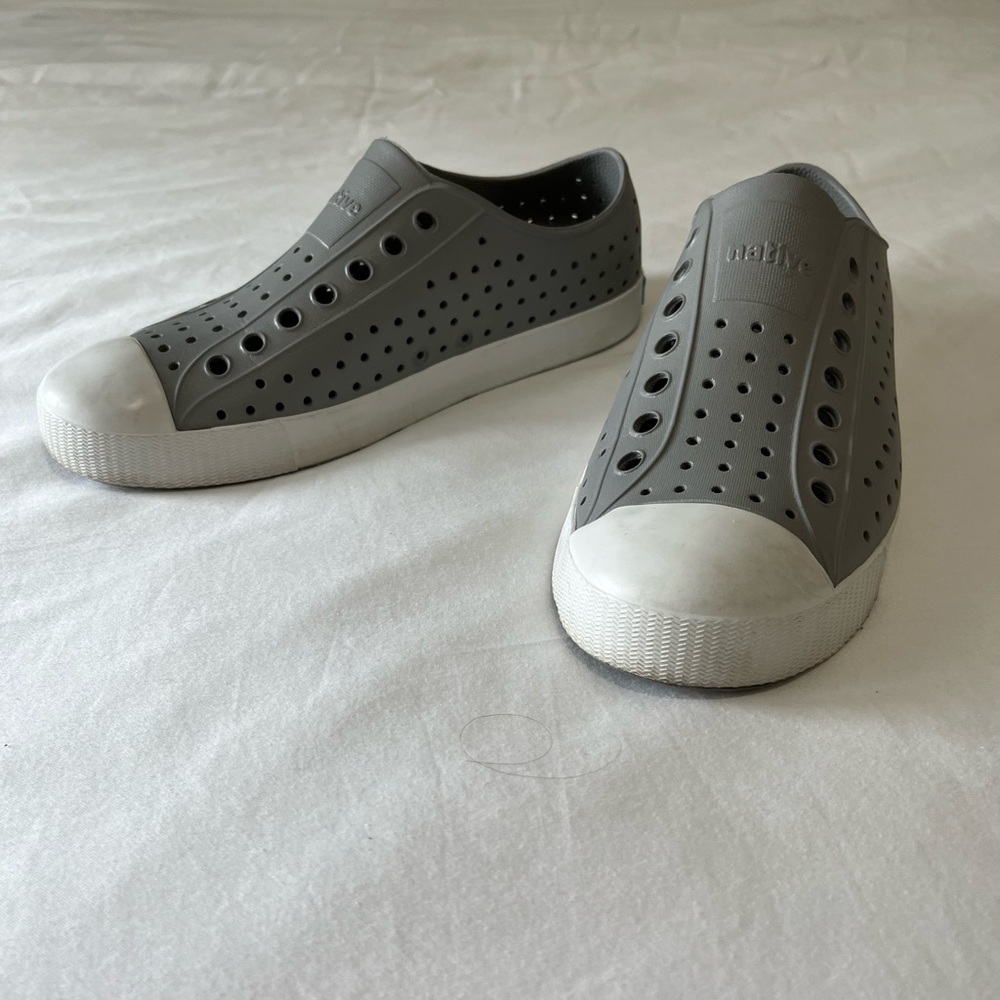 Native Jefferson Shoes Women’s 9